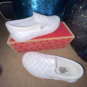 Vans 7.5 in men/9.0 in women, white and grey. Still in good condition.